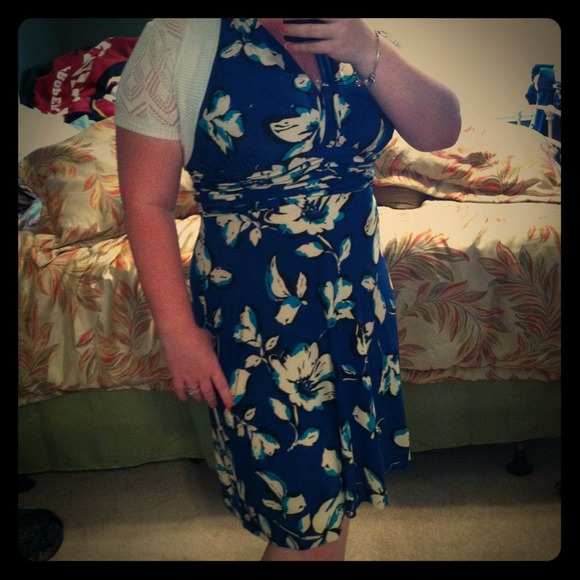 Beautiful, slinky halter dress. Size 8