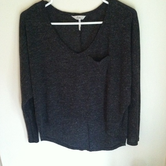 Long sleeve grey T with pocket