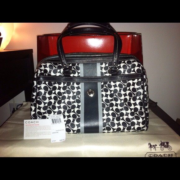 Authentic Coach Chelsea Zip Satchel