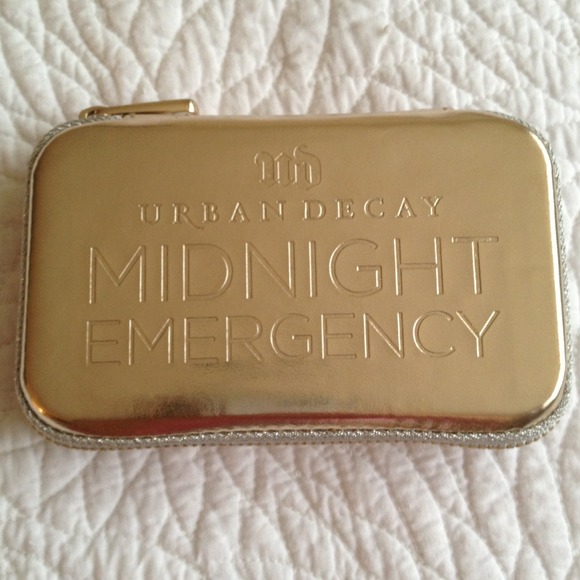 Urban Decay Midnight Emergency Makeup Palette💗