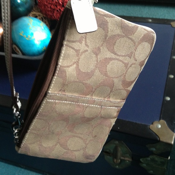 RESERVED FOR ALEXA_B*******Auth COACH WRISTLET - Picture 3 of 4