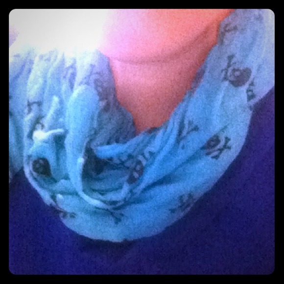 Blue with black skulls and cross bones - Picture 1 of 2