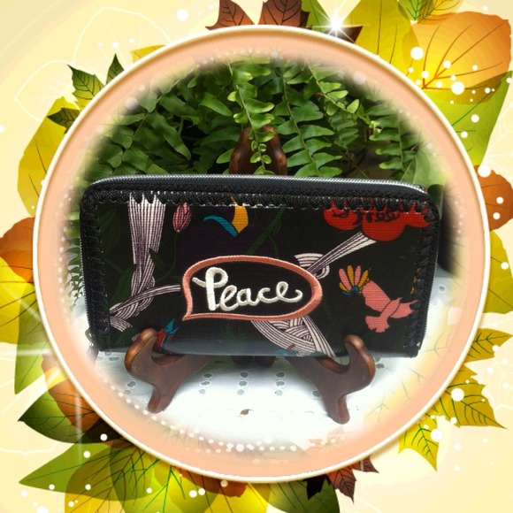 💛💛 Brand New Wallet. 💛💛