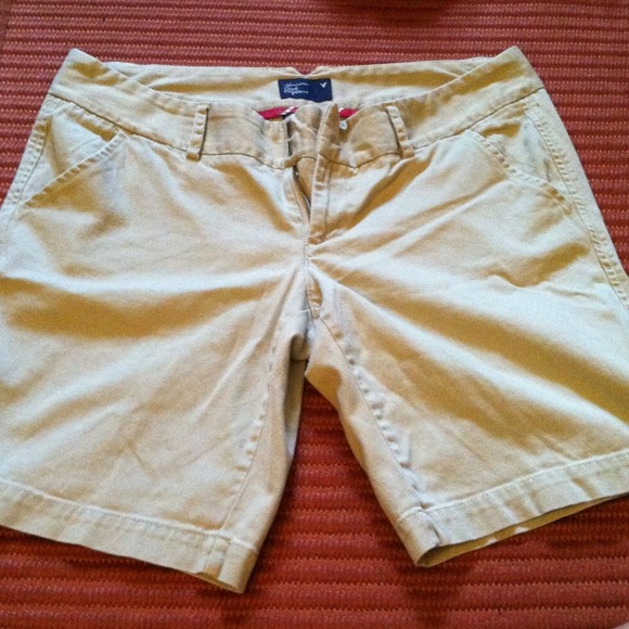 American eagle khaki shorts