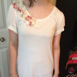 🚫sold🚫Maurice's cream floral appliqué top