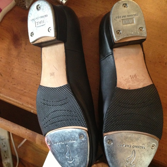 Shoes - Tap shoes fits a sz 7 foot