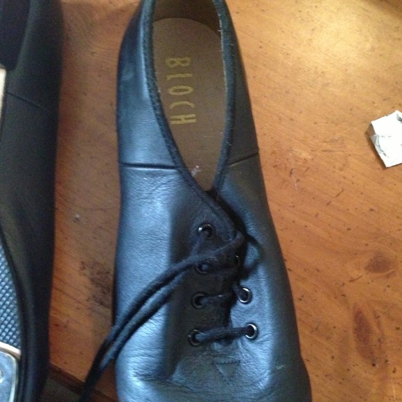 Tap shoes fits a sz 7 foot - Picture 2 of 2