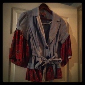 Bell sleeve w ruffle bottomTAKE ADDITIONAL 50% OFF