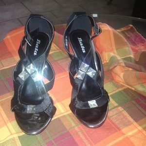 A brand new black heals