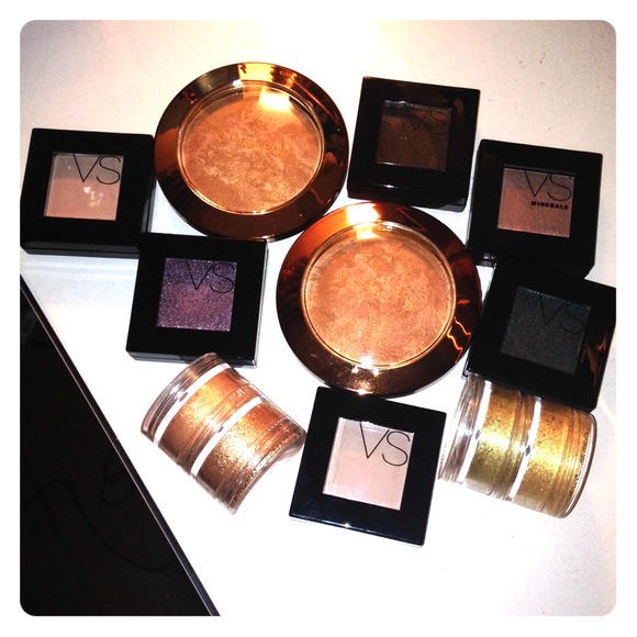 Lot of 2 VS bronzers 🎈🎈