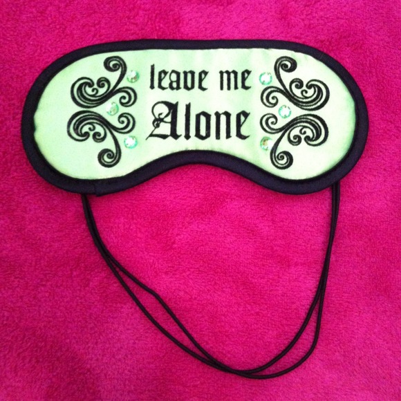 🎀 TRADED 🎀 Green and black sleep mask