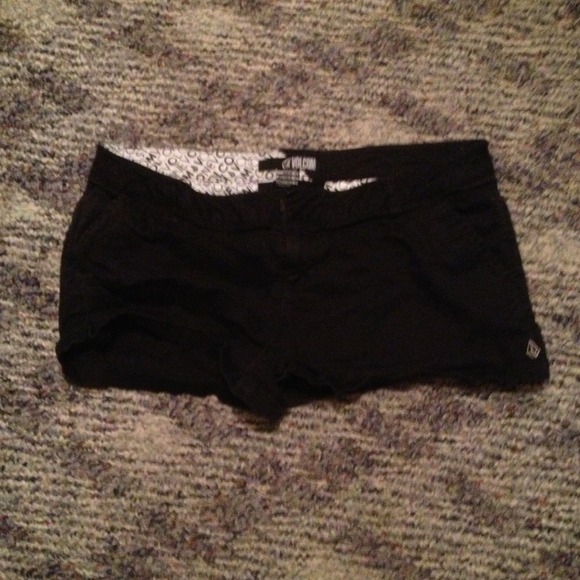 Volcom black shorts