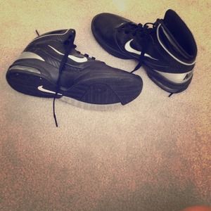 woman's nike basketball shoes