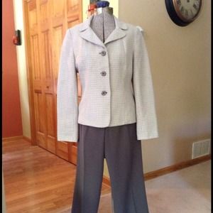 SOLD Kasper bundle 5 Suits