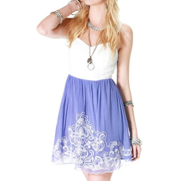 ✋Reserved✋Host Pick👏Embroidered Eyelet Dress - Picture 2 of 3