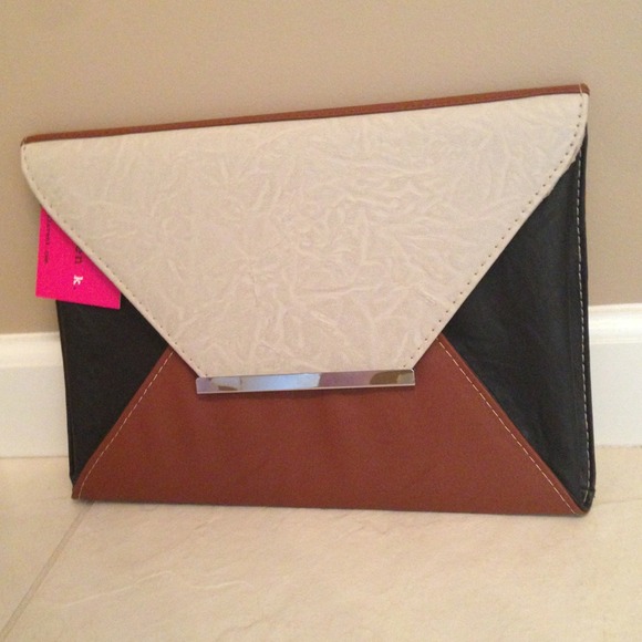 SOLD! GREAT DEAL! NEW clutch! Tan,blk&brown w/gold - Picture 2 of 4