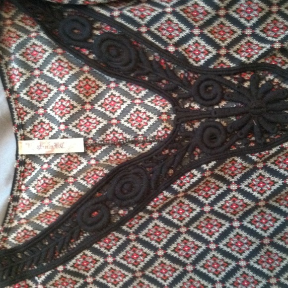 Cute blouse🔆🔆🔆 - Picture 2 of 2