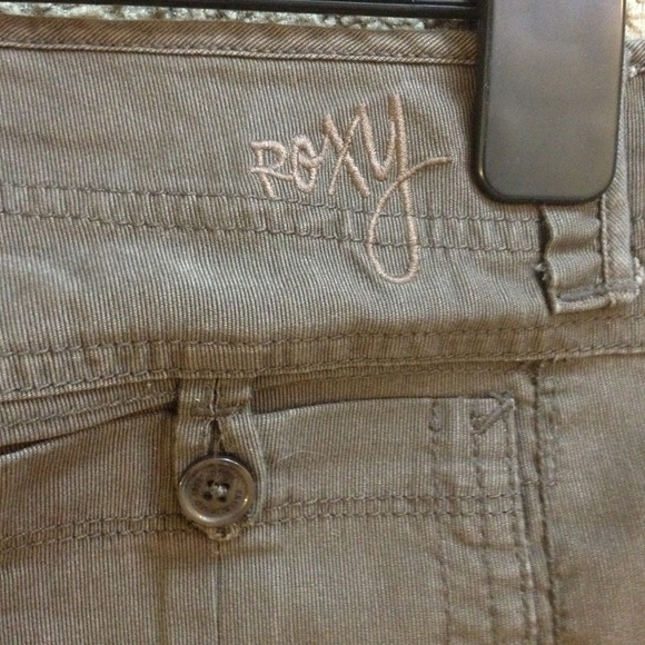 Brand new Roxy pants! - Picture 3 of 4