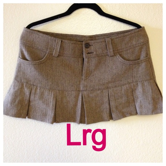 Schoolgirl style skirt/ worn once!