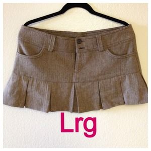 Schoolgirl style skirt/ worn once!