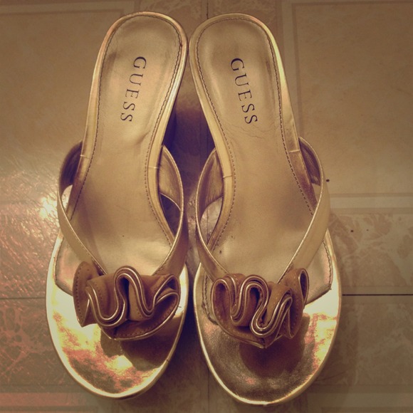 ❗HOLD❗Guess wedges