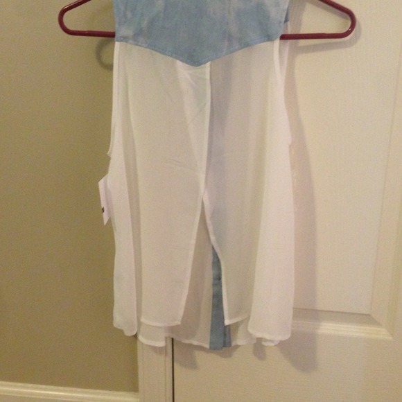 REDUCED!! White blouse w/denim collar&pearls/beads - Picture 4 of 5