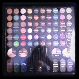 ❗SOLD❗Ulta, shadow play 86 piece artist collection