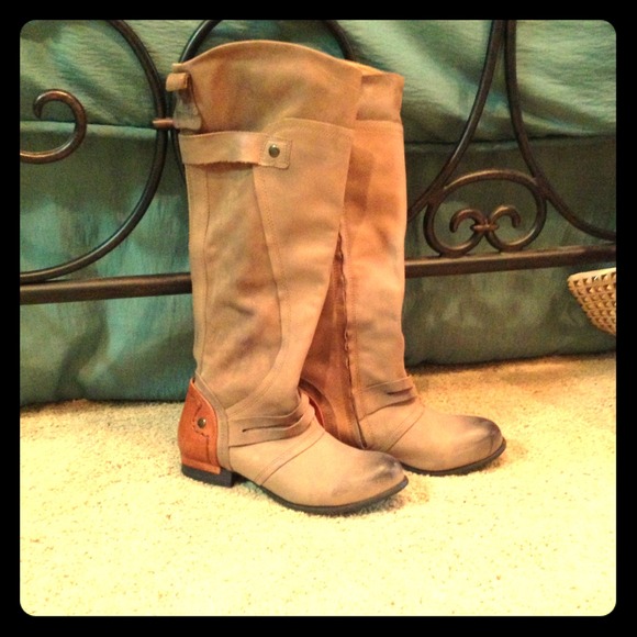 ❤ REDUCED ❤ Brown Vintage-Looking Knee High Boots