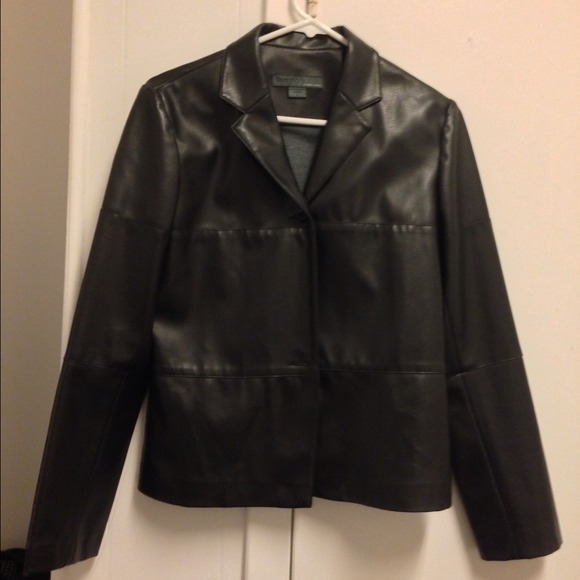 🔵Sold Locally🔵100% leather jacket