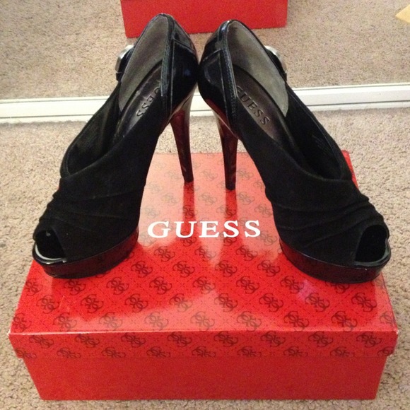 ❗HOLD❗Guess high heels