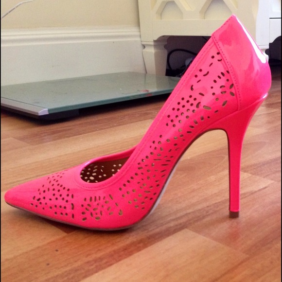 Brand new, truly fab neon pink perforated heels 👠