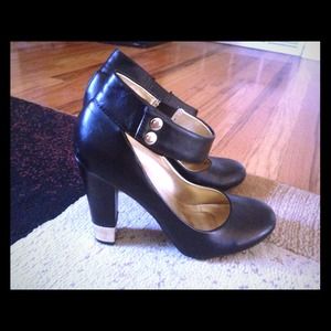 Black And Gold Rounded tip Heels