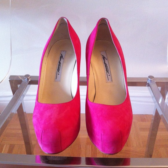 Brian Atwood fuschia Pink pumps! - Picture 2 of 4