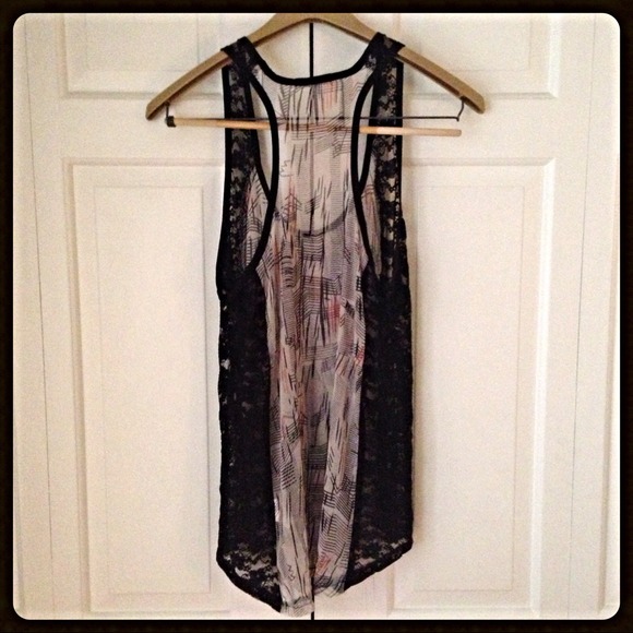 🚫Sold!🚫Patterned Tank with Lace Sides - Picture 3 of 4