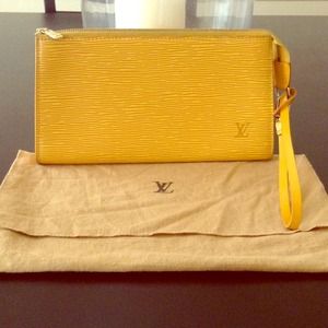 Pochette Accessoires NM Epi Leather