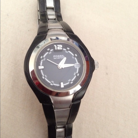Used authentic Fossil watch. In mint condition. - Picture 2 of 3