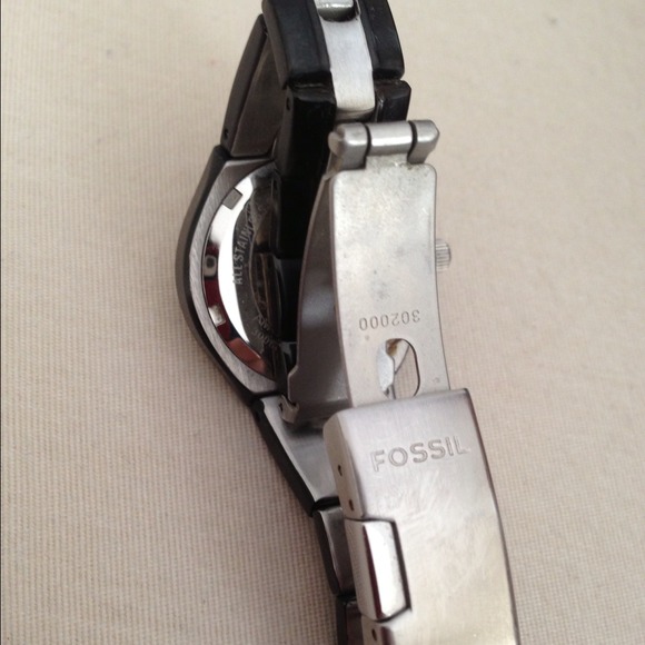 Used authentic Fossil watch. In mint condition. - Picture 3 of 3