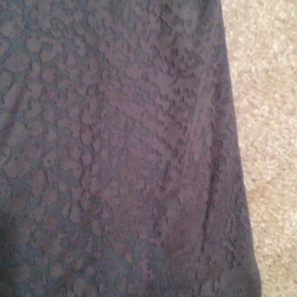 BUNDLED Scoop neck animal print gray top - size XS - Picture 2 of 4