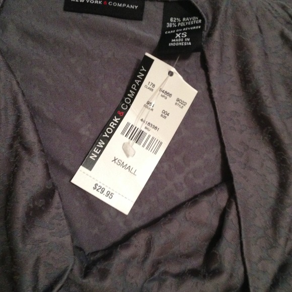 BUNDLED Scoop neck animal print gray top - size XS - Picture 3 of 4