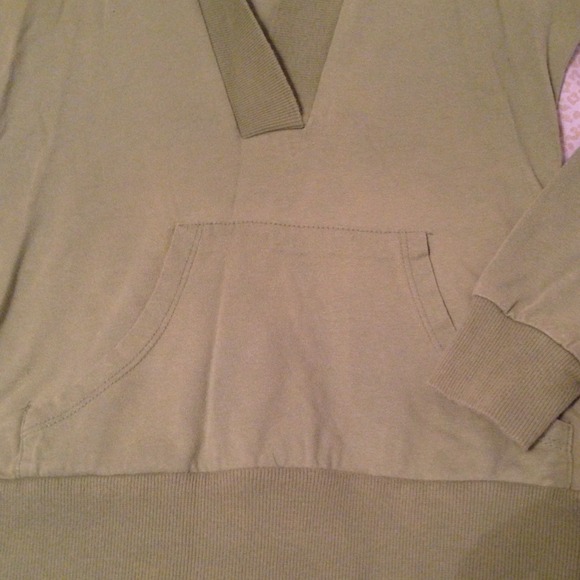 🚫SOLD🚫Cute long sleeve top<BOGO35%> - Picture 2 of 4