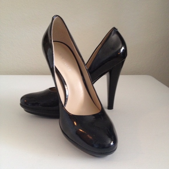 Gorgeous nine west black pumps