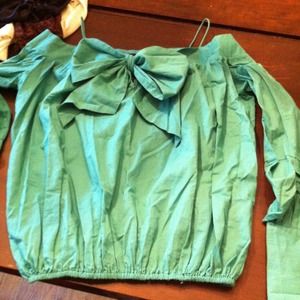 Off shoulder boutique top