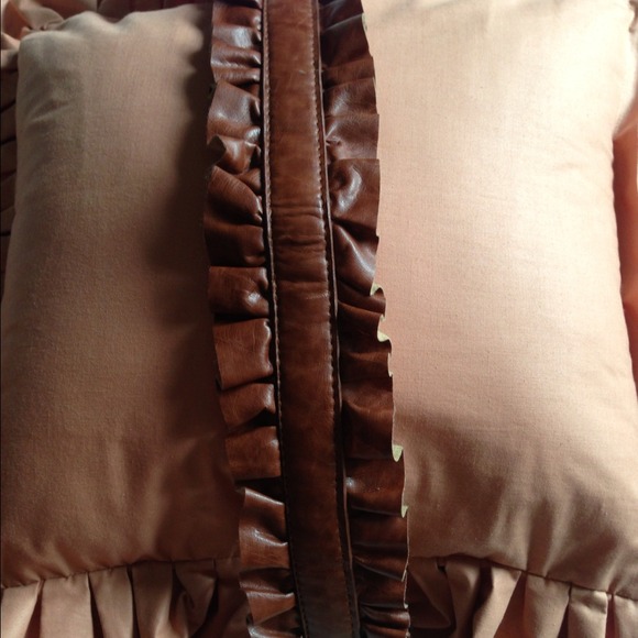 Synthetic leather size M-L