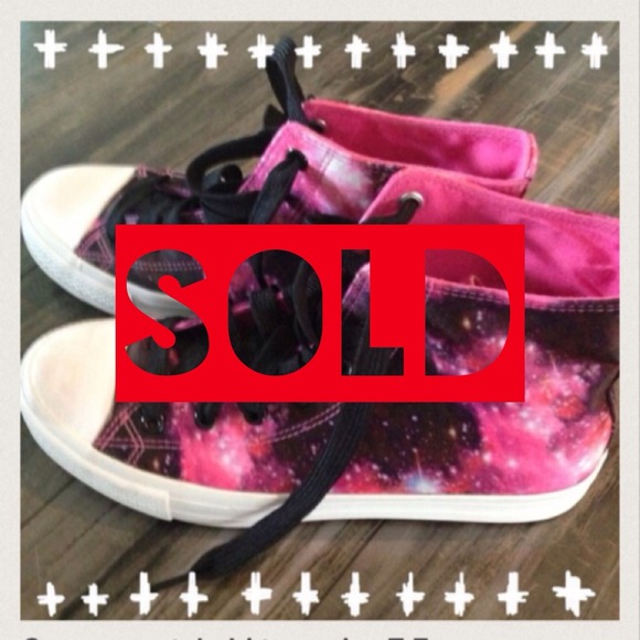 Converse style hi tops size 7.5