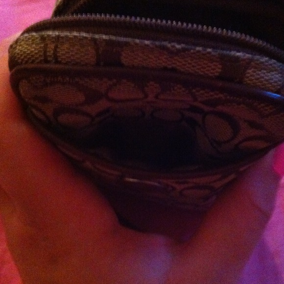 Authentic brown coach phone holder/ camera holder! - Picture 3 of 4