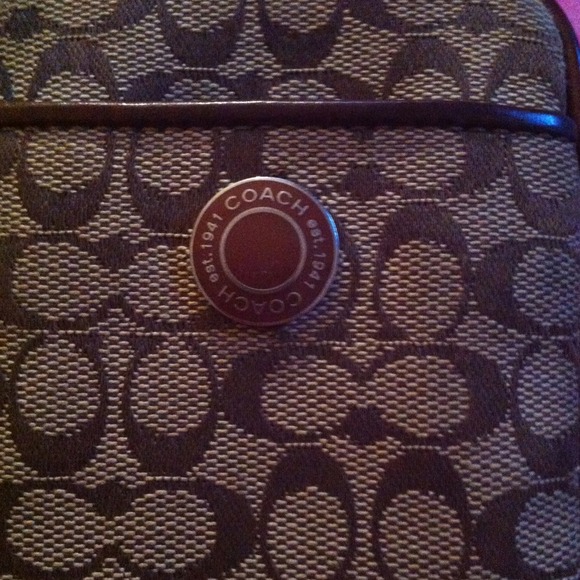 Authentic brown coach phone holder/ camera holder! - Picture 4 of 4