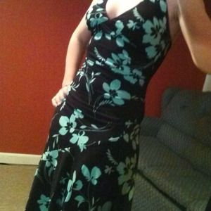 .beautiful body con formal dress.