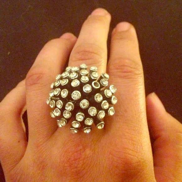 Sparkling adjustable statement ring