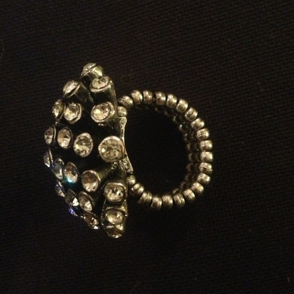 Sparkling adjustable statement ring - Picture 2 of 3