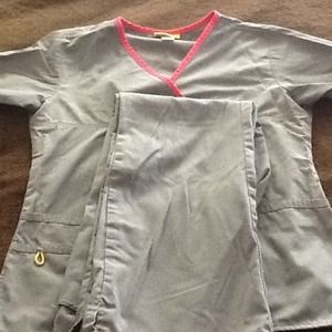 Set of gray Wonder Wink Scrub